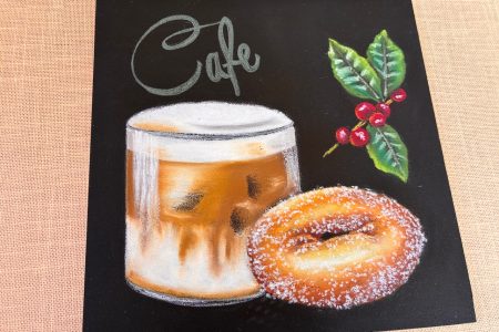 韓国カフェ風のラテとドーナツ